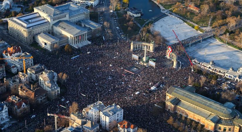 Tervezett provokáció lehetett az ukrán zászló, amivel a kormánymédia támadja a Tisza menetét