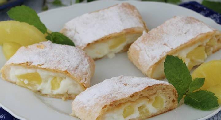 Krémes, pudingos rétes ananásszal: egyszerű desszert kész lapokból