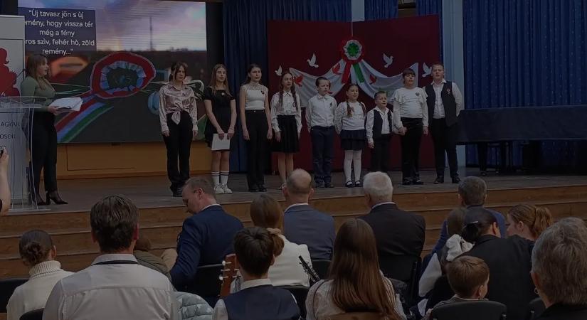 A KMNE alkotói pályázatának díjátadó ünnepségén - Tisztelet a bátraknak