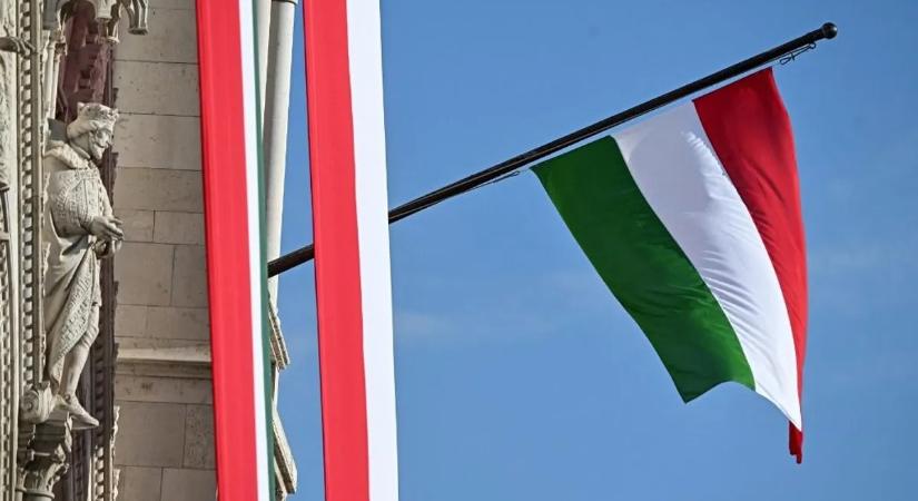 A nemzet színei – a magyar zászló és címer ünnepe