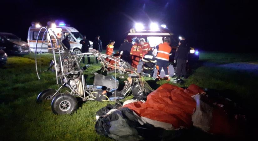 Lezuhant egy motoros siklóernyő: ketten életüket vesztették