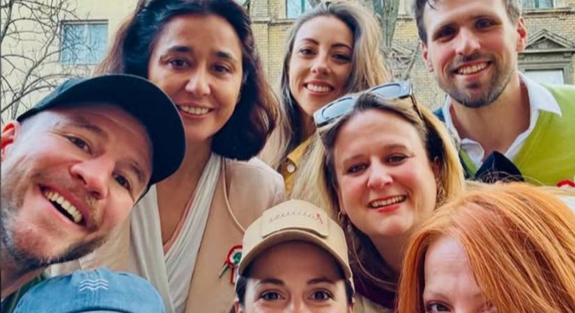 „Véget vetünk a mocskos diktatúrátoknak” – ezek a celebek vettek részt a Nemzeti Meneten