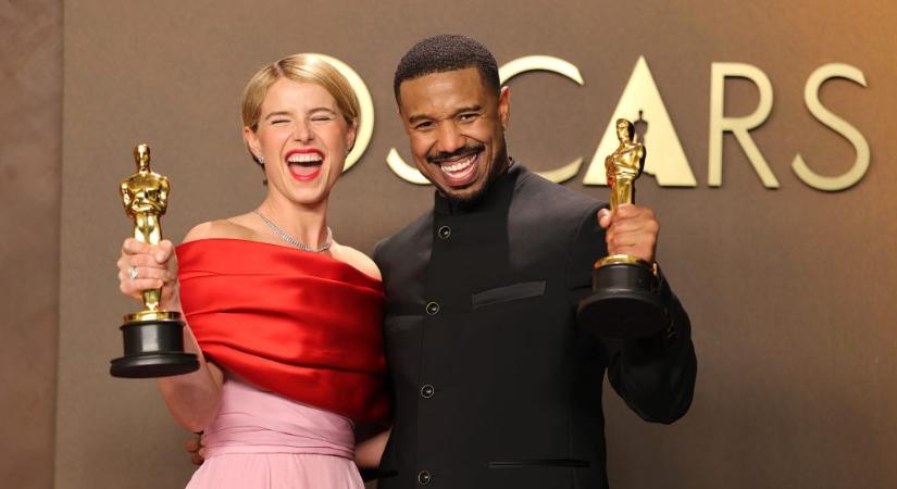 Bajszos DiCaprio, műsólyom és csillogás – fotókon a 2026-os Oscar-gála legjobb pillanatai