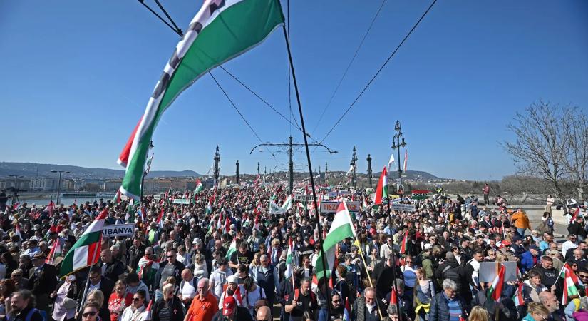 Orbán Viktor egyértelművé tette a választás tétjét, külföldi lapok címlapján Magyarország