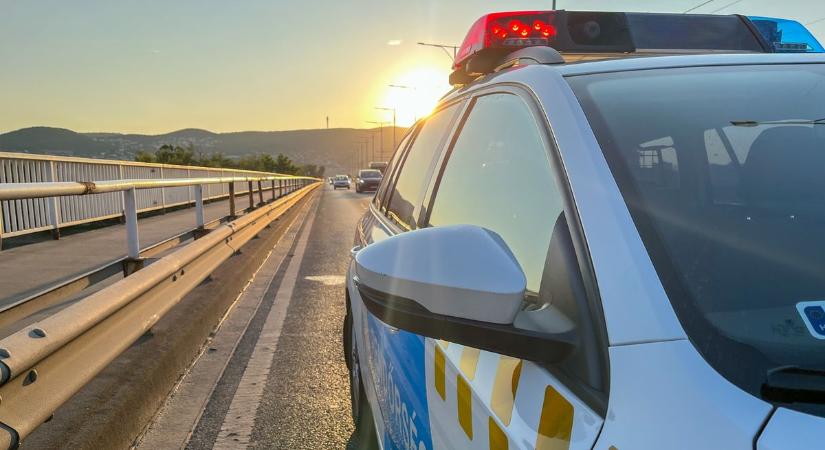 Durva baleset a 61-esen: kamion és autó csapódott egymásnak, teljes útzár!