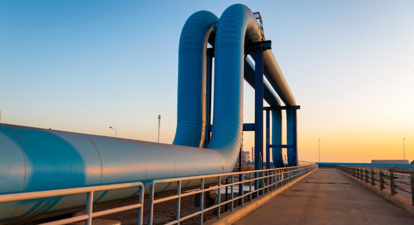 Szétterítenek a világban több százmillió hordó olajat – itt a menetrend, Európa is érintett