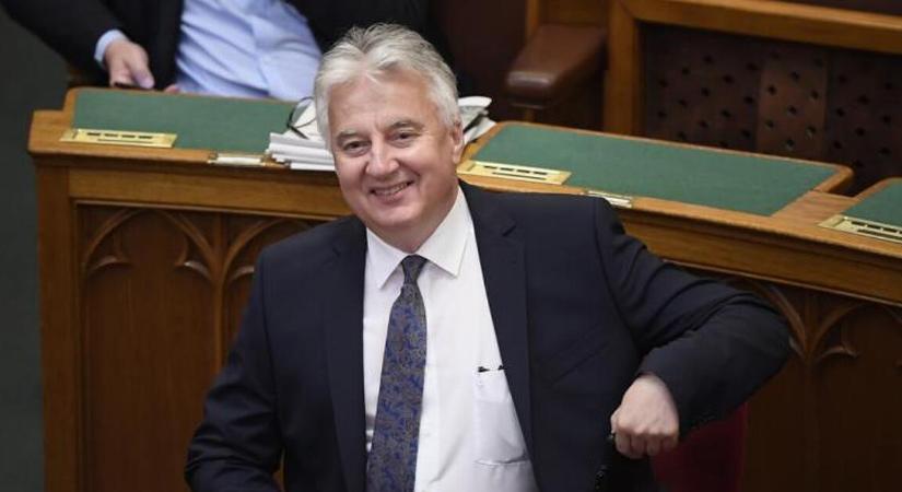 Semjén Zsolt és Áder János alapítványa is nem megfelelt minősítést kapott az ÁSZ-tól