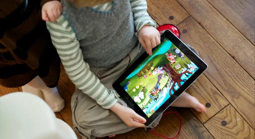 Már a másfél éves gyerekek is naponta átlagosan másfél órán át bámulják a képernyőt
