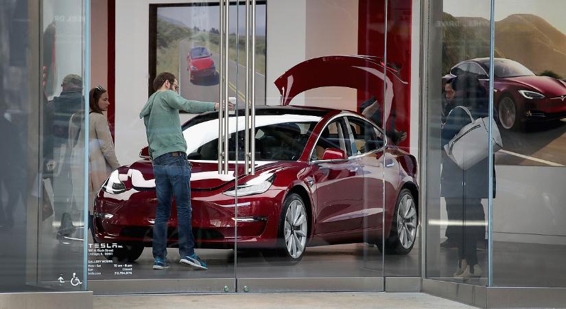 Küszöbön az őrület: minden magyar erre az autómodellre hajt