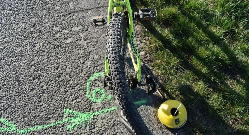 Majdnem tragédia lett: autó elé tekert egy biciklis