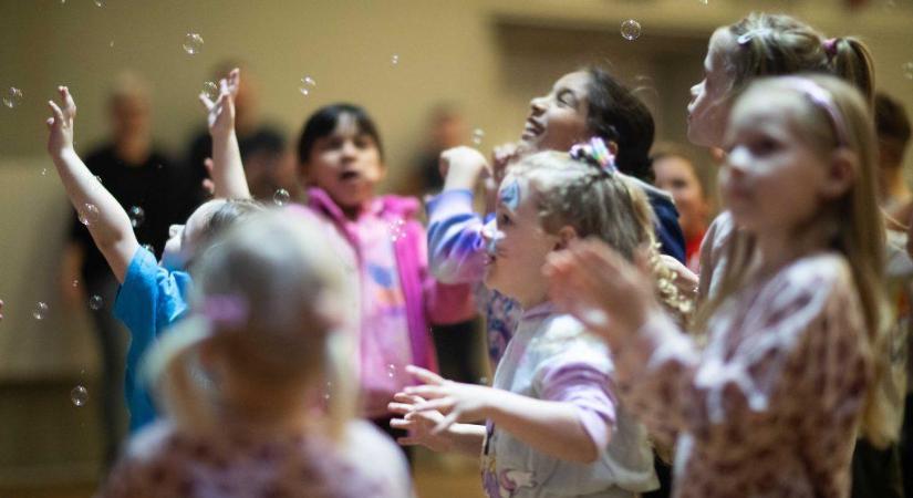 Vidám hangulatban telt a tavaszköszöntő családi délután – fotókkal
