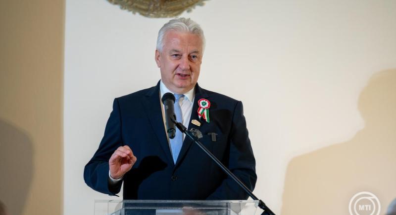 Semjén Zsoltot nemzetpolitikai munkásságáért Ezüstfenyő-díjjal tüntette ki az RMDSZ