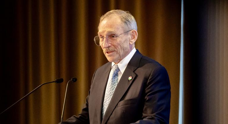 Több pozícióban hajtott végre változtatásokat Pintér Sándor