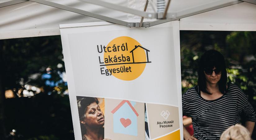 Ragtapasz a rendszer sebén: az Utcáról Lakásba! Egyesület tíz éve dolgozik a legelesettebbek lakhatásáért