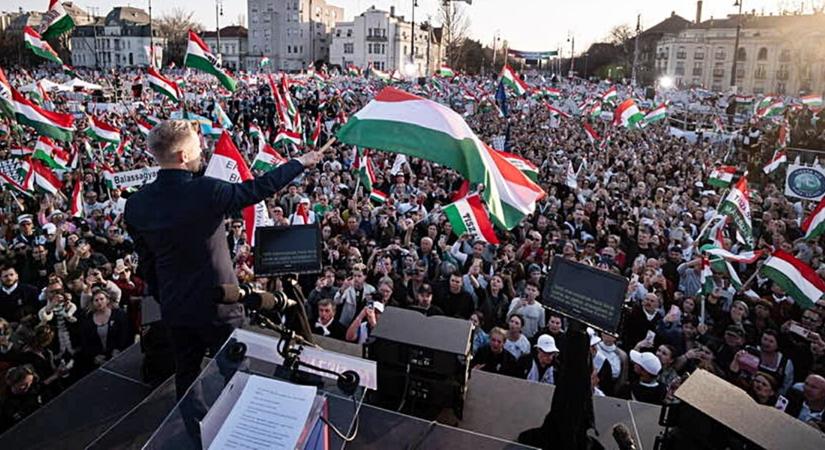 Kitört a számháború: Megdöbbentő különbségek a Békemenet és a Tisza Párt létszámbecslései között