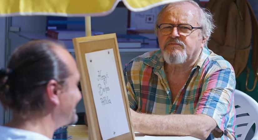 Megérkezés Oktáviába: Derű-díjat kapott a nyolcvanéves író