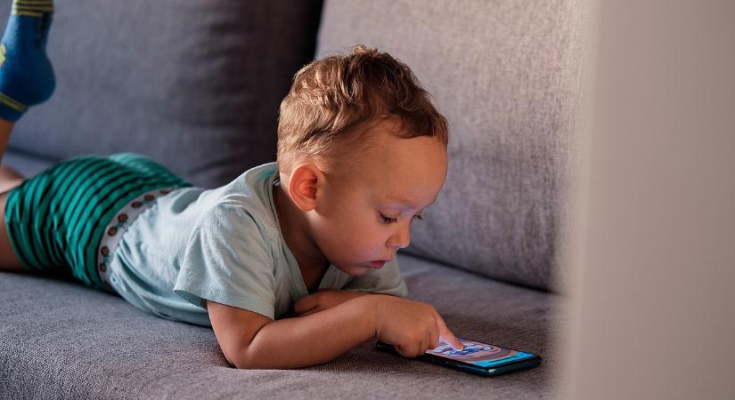 Digitális csapdában a kisgyermekek, már a hároméveseknél gond van