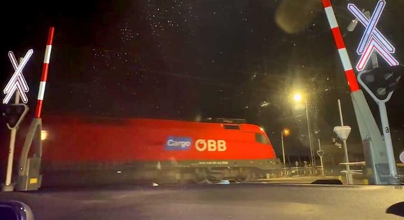Felnyílt sorompónál haladt át a vonat a Budapest–Belgrád-vonalon Dunaharasztiban – megszólalt a MÁV