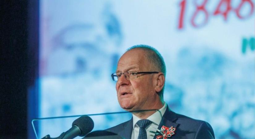 Navracsics Tibor Sümegen is megemlékezett a szabadság ünnepéről