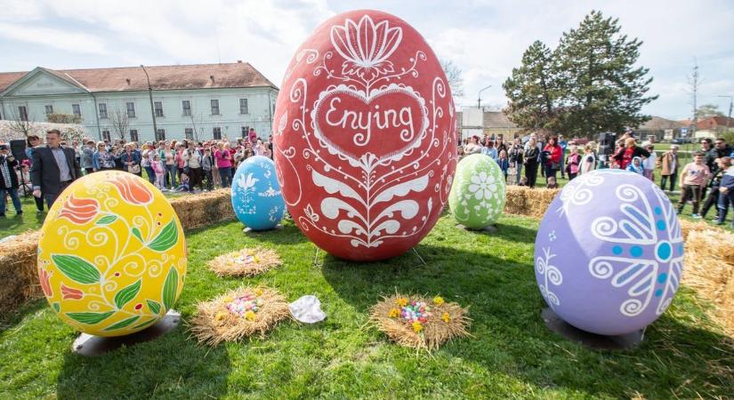 Rekordméretű húsvéti tojás Fejérben