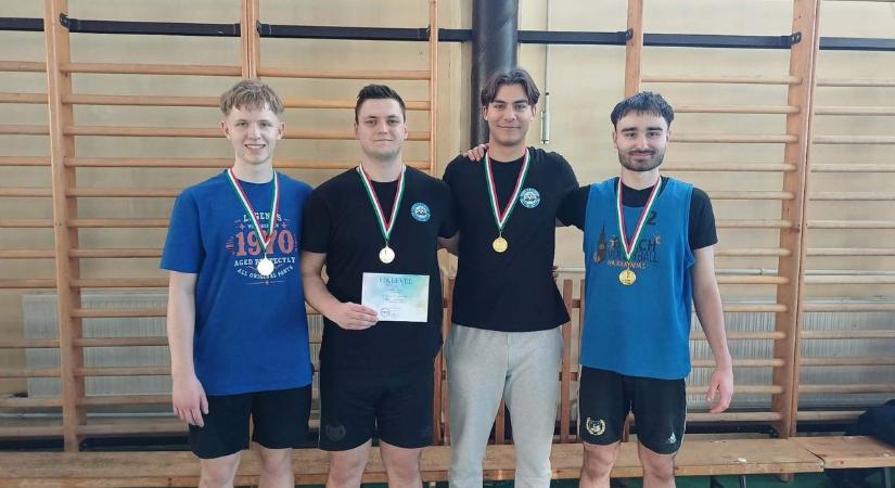 Röplabdával ünnepeltek