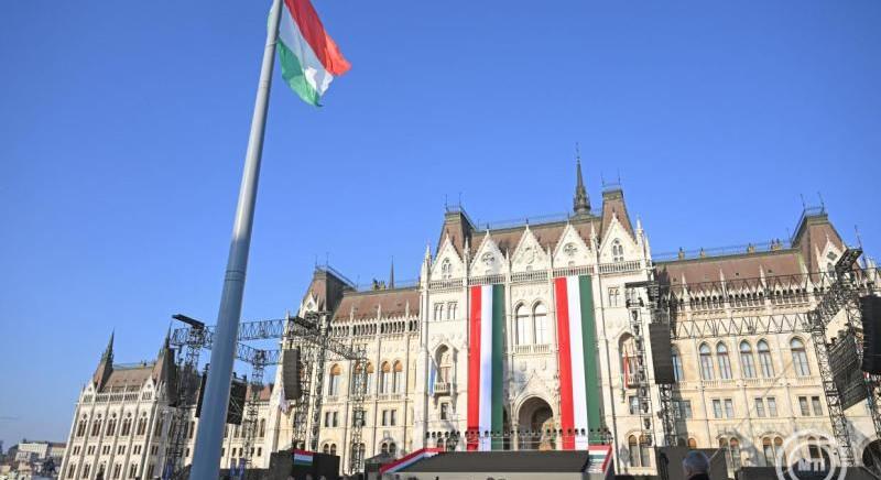 Felvonták a nemzeti lobogót