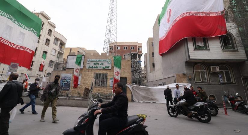 Izrael „kiterjedt” csapáshullámot indított iráni városok ellen hétfő délután