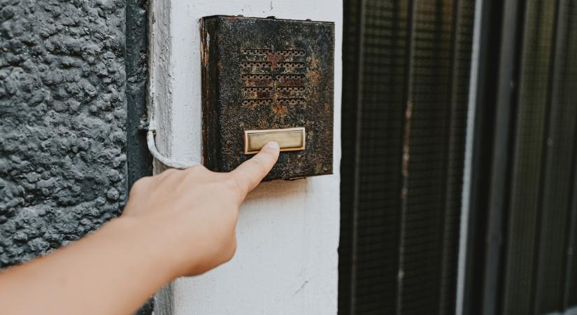 86 településen becsöngetnek a lakásokba, mindenkitől személyes adatokat kérnek