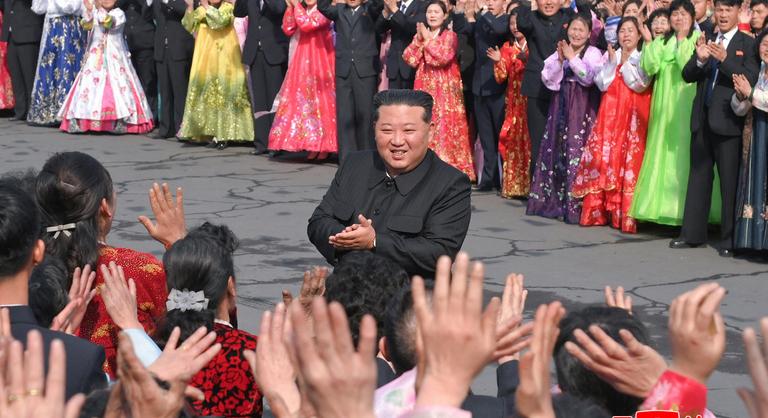 Bombameglepetés: Észak-Koreában már megint majdnem mindenki szavazott