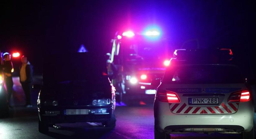 Karambol után eltűnt a sofőr: rendőrök és bűnügyi technikusok is a helyszíne érkeztek – fotók