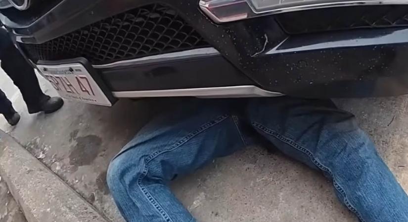 Szerelésből rémálom: maga alá gyűrte a Mercedes a gazdáját