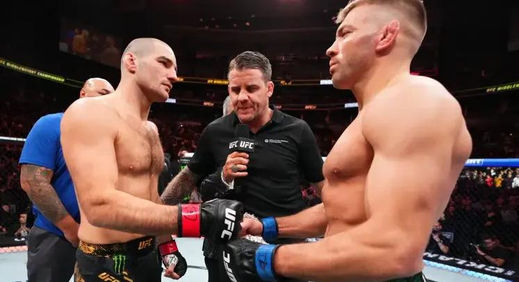 Dricus du Plessis szerint Stricklandnek komoly esélye van sokkolni a világot Chimaev ellen