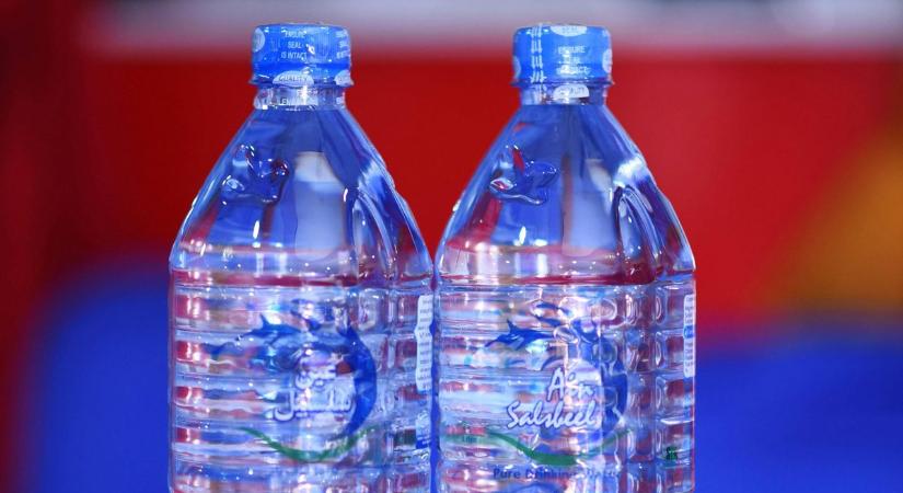 Millió apró műanyagdarab lehet a poharunkban – ezt eddig nem gondoltuk volna