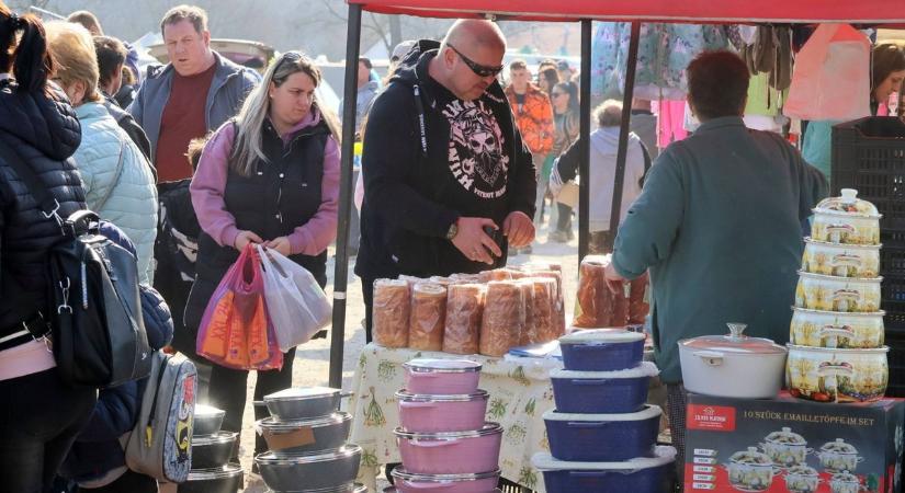 Az ország legnagyobb vására a dunaföldvári, most volt idén az első (videóval és képgalériával)