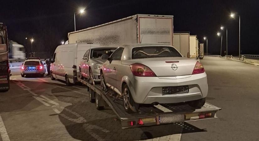 Hatalmas túlsúllyal indult neki az M1-esnek a bolgár sofőr, nem jutott messzire - fotó