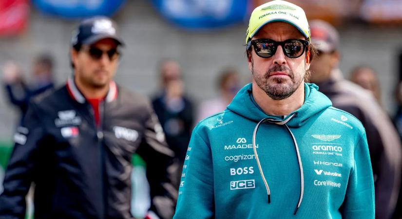 Alonso egy kör alatt 5 helyet vesztett, integetett Péreznek, majd feladta a kínai versenyt