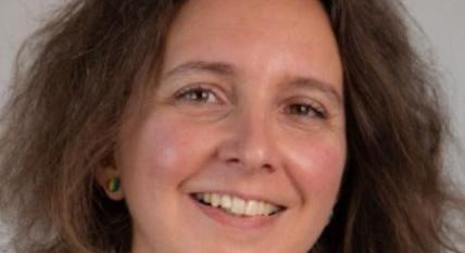 „Győr sokkal gyorsabban fejlődhetne” – az MKKP jelöltje, Gonda Eszter