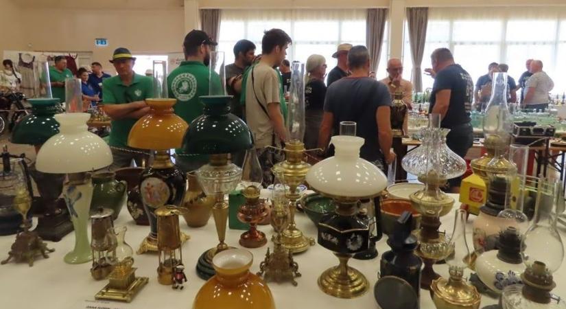 Lángba borul az Agóra: több ezer retró lámpa érkezik Szegedre