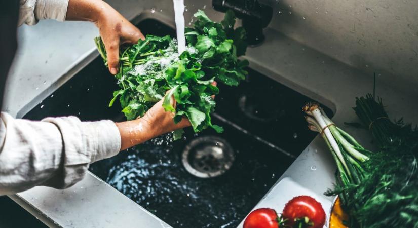 Rosszul mosod a zöldségeket? Egy apró rutinhiba sokaknál benne marad a mindennapokban