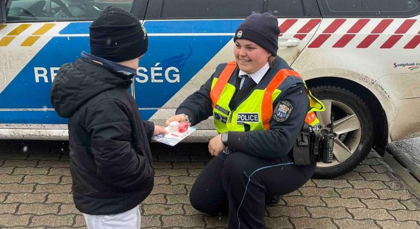 Minden bátorságát összeszedte a földvári fiú, igent mondott neki a járőr