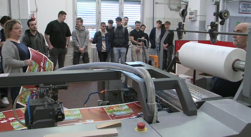 A legmodernebb nyomdaipari technológiákkal ismerkedtek a barossos diákok