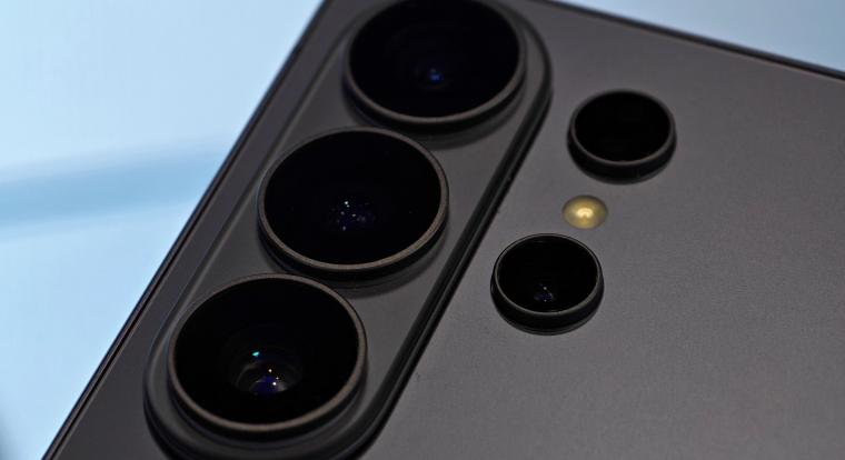 A Samsung krízist helyzetben lehet, miközben a Galaxy S26-ot reklámozza