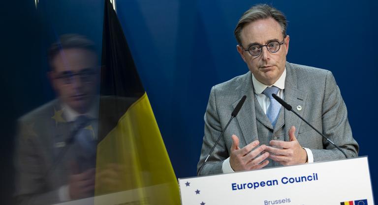 A belga miniszterelnök szerint nem maradt más megoldás, az EU-nak meg kellene egyeznie Vlagyimir Putyinnal