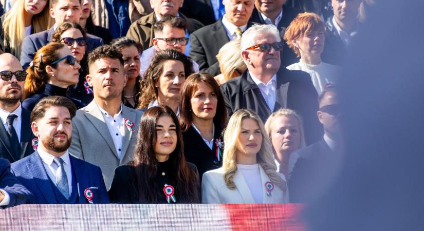 Hadházy Ákos: Félmillió forintos napszemüvegben menetelt a békéért Gáspár Evelin