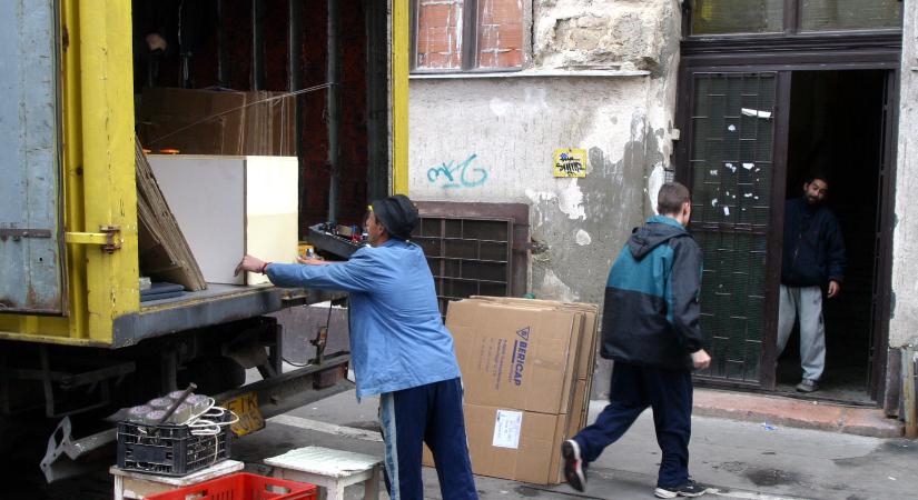 Kilakoltatási történet – Józsa Márta jegyzete