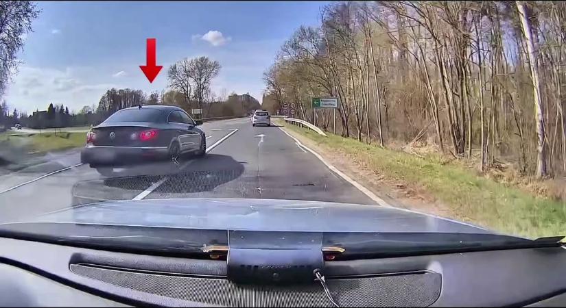 Halmozta a szabályszegéseket, a rendőrök azonban nem nézték tétlenül! Le is kapcsolták a zalai sofőrt!