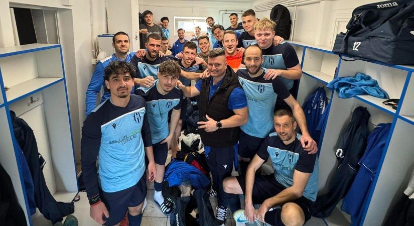 Menekül a győzelembe az éllovas: szorosan tapadnak az üldözők