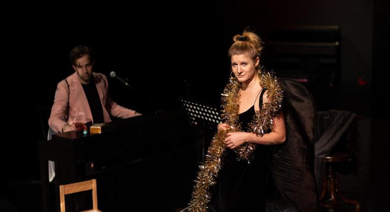 Ki Földes Eszter? Ja, a Hobo lánya? Vagy az a csaj a reklámból?