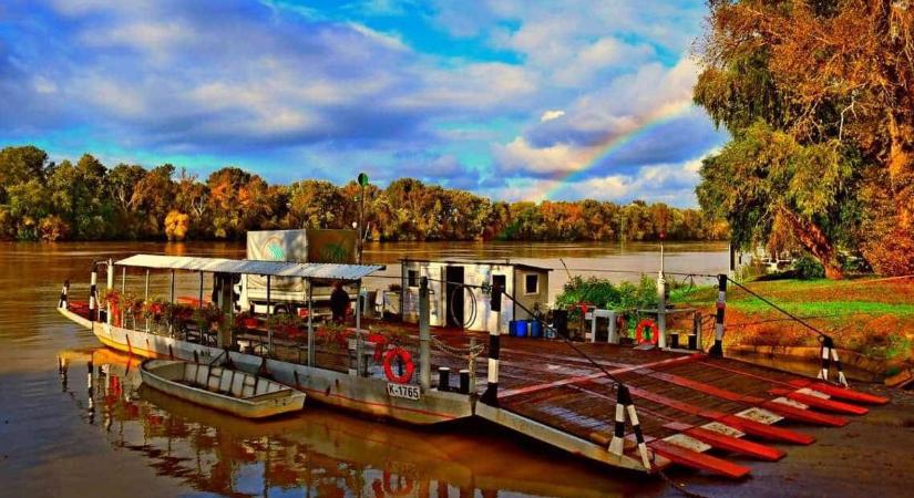 Leállt a komp a Tiszán: határozatlan ideig nincs átkelés Ároktő és Tiszacsege között