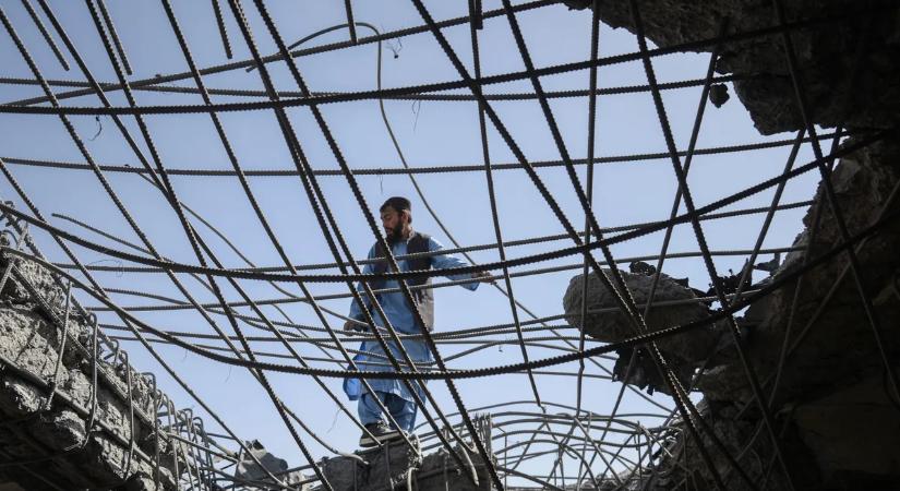 Szörnyű tragédia: Segélyre váró nőkre omlott egy bolt teteje, többen meghaltak